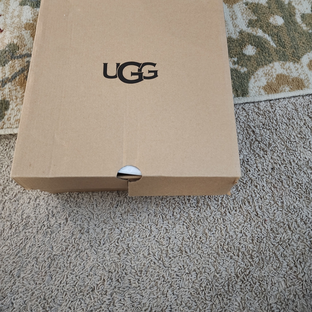 UGG Shoe Box